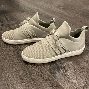 Steve Madden size 8 gently worn grey and white tie sneakers